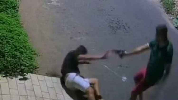 Câmeras flagram execução de homem após discussão em conveniência